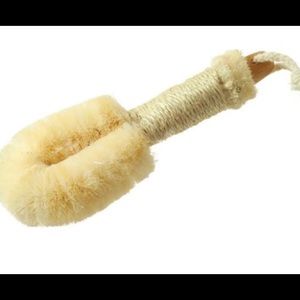 One NWT Sisal Japanese bristle body brushes
